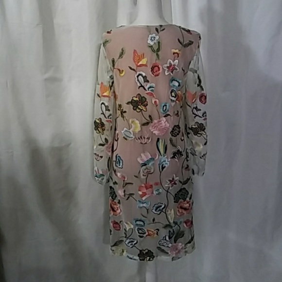 Ladies dress - Picture 4 of 6